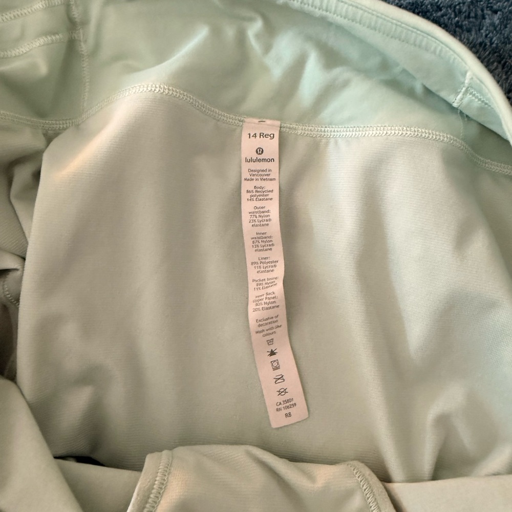 Lululemon Speed Up Low-Rise Lined Shorts 2.5" Size 14 - Picture 8 of 10